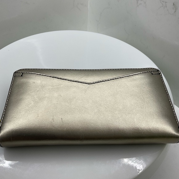 Fossil metallic zip around clutch wallet - Picture 4 of 6